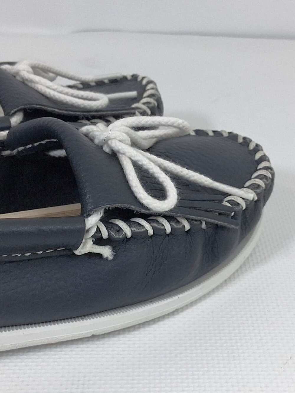 Minnetonka Women's Kilty Unbeaded Moccasin Navy Blue White Slip On Shoes 7.5 - Picture 5 of 10